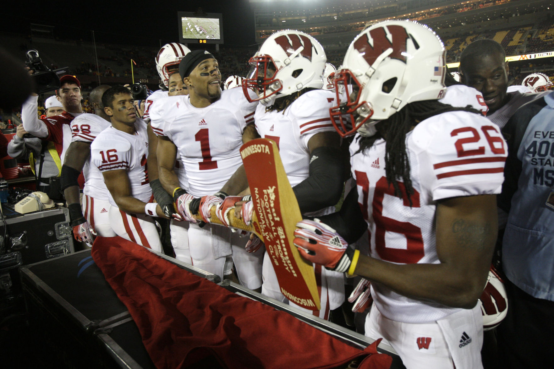 Russell Wilson, Nick Toon, Aaron Henry, Antonio Fenelus